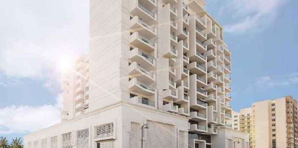 Azizi Candace Acacia