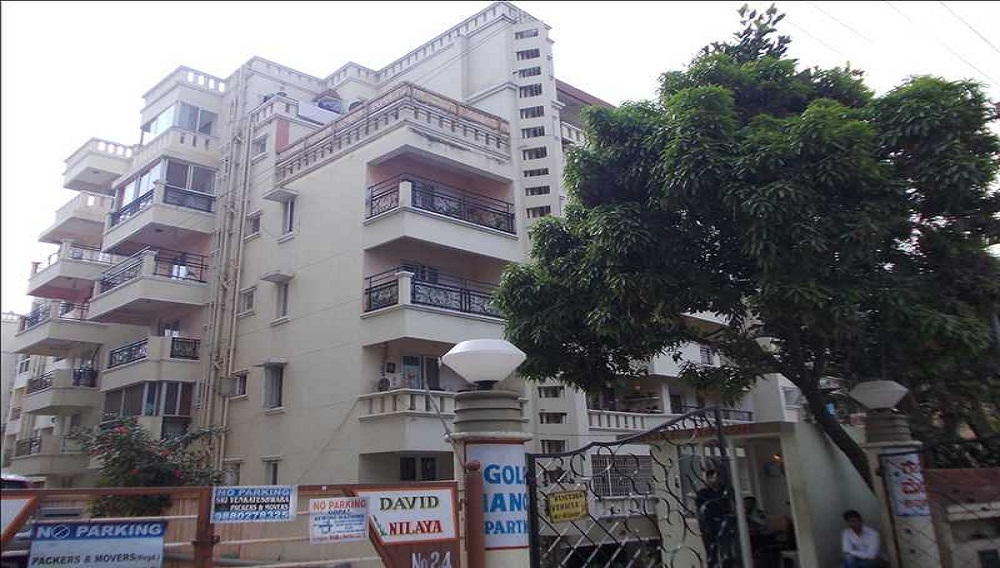 Golf Manor Apartment